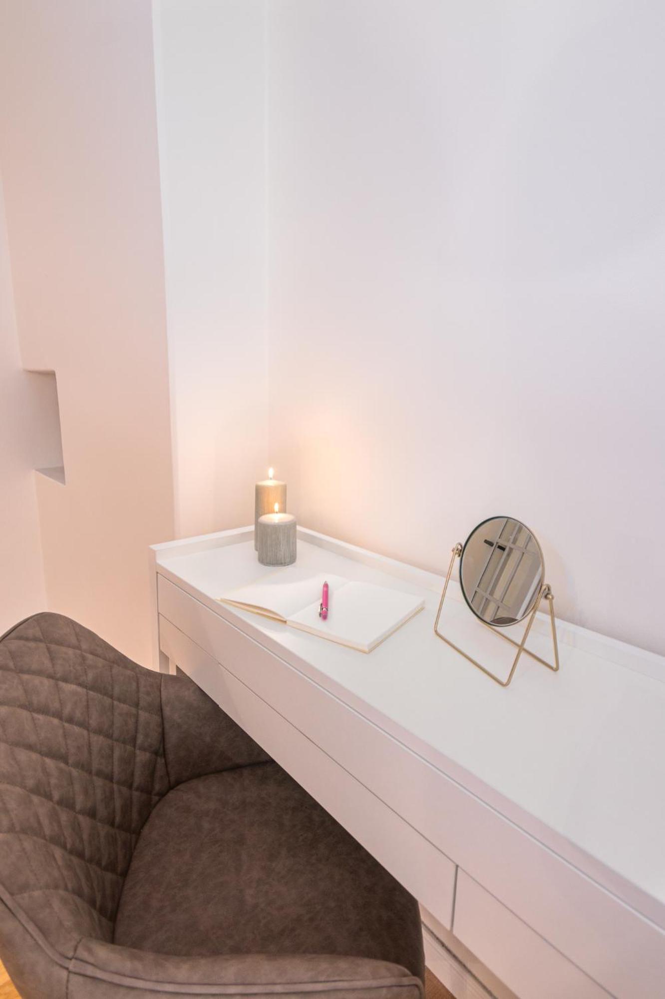 Stylish Gem By Charles Bridge With A Stunning View Apartment *